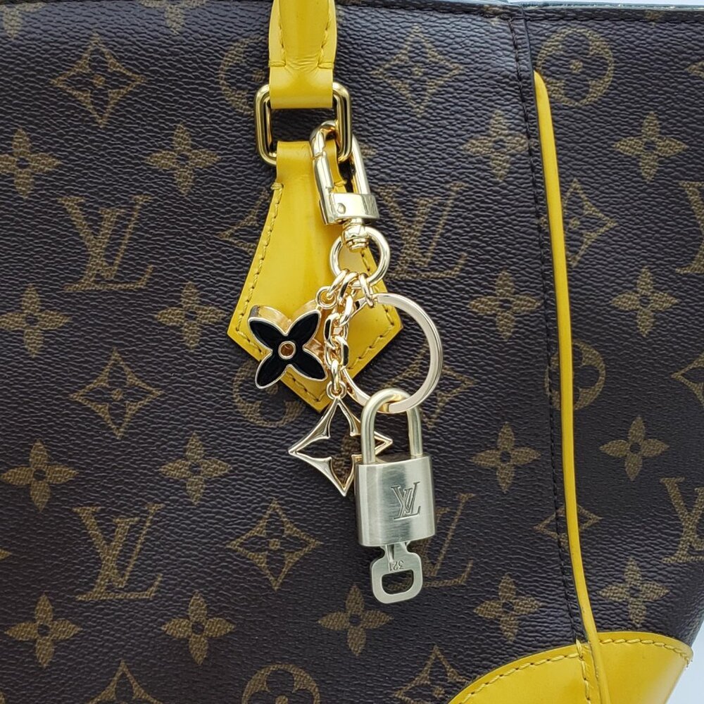 Louis Vuitton Gold Padlock Key 🔒 Authentic LV Charm + Unbranded Flower Keychain - Picture 7 of 8